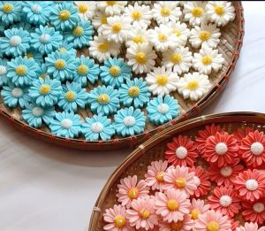 Soy Wax Multicolor Daisy Flower Candle