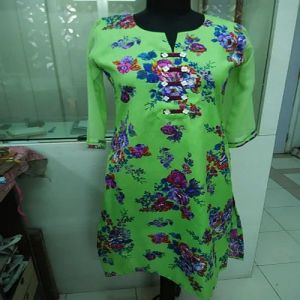 Ladies Green Printed Silk Kurti