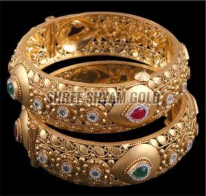 Traditional Antique Gold Kundan Bangle Set