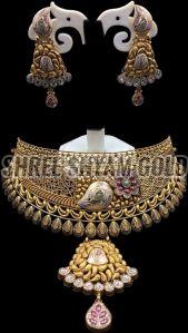 Unique Design Kundan Studded Gold Necklace Set