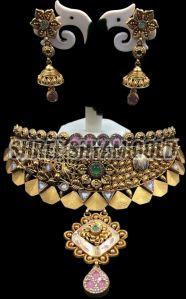 Unique Design Kundan Studded Gold Necklace Set