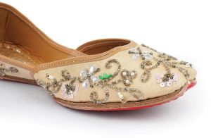 Ladies Beige Hinge Leather Ladies Jutti