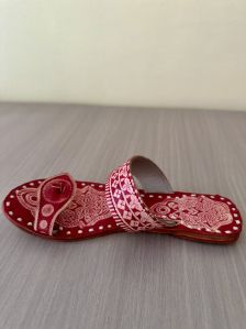 Maroon Patti Art Ladies Kolhapuri Slipper
