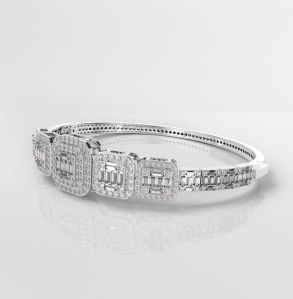 Ladies 18Kt Gold Lab Grown Diamond Fancy Bracelet