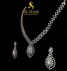 18KT Gold Lab Gorwn Diamond Necklace Set