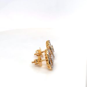 18 Kt Gold Trillion Shape Earrings