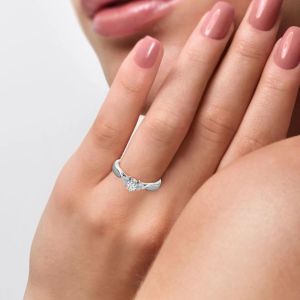 Ladies 18kt Luxury Gold Diamond Ring