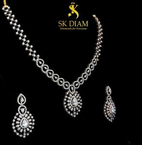 18KT Gold Lab Gorwn Diamond Necklace Set