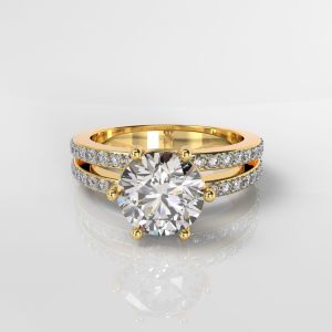 18Kt Gold Round Center Lab Grown Diamond Ring