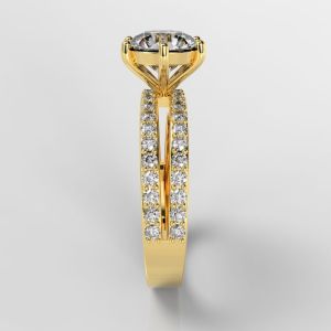18Kt Gold Round Center Lab Grown Diamond Ring
