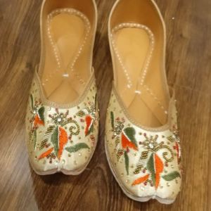 Ladies Punjabi Jutti