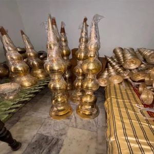 Golden Surai Stand