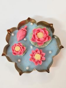 Urli Lotus Candle