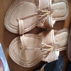 Ladies Beige Leather Kolhapuri Slipper