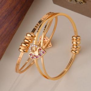 Ladies Heart Shaped Artificial Golden Bracelet