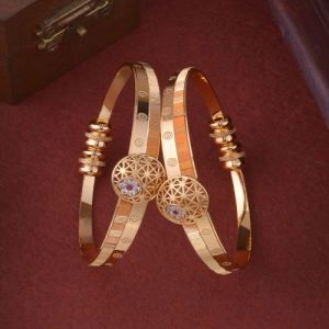 Round Shaped Artificial Golden Bracelet