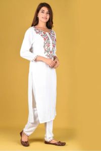 Ladies White Embroidered Kurti