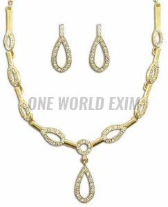 18 Carat Gold Diamond Necklace Set