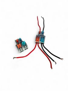 Pole 2 in 4 Out Wiring Connector