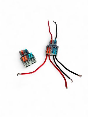 Pole 2 in 4 Out Wiring Connector