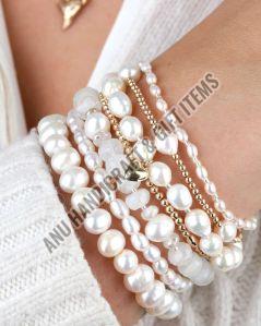 White Female Pearl Bracelet