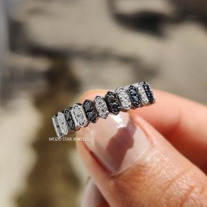 Black & Sliver Round Moissanite Diamond Ring