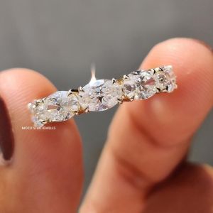Oval Moissanite Diamond Ring