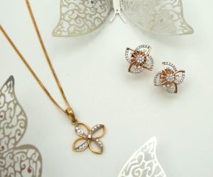 Ladies Artificial Stylish Pendant Set