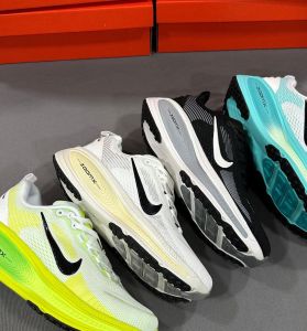 Nike Vomero 18 Mens Running Shoes