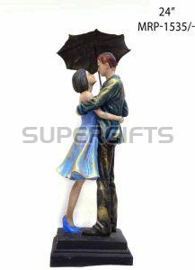 Resin Standing Romantic Couple Statue