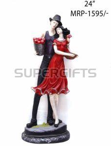 Resin Standing Romantic Couple Statue