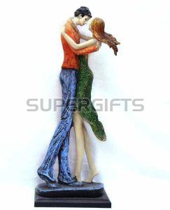 Multicolor Resin Standing Romantic Couple Statue