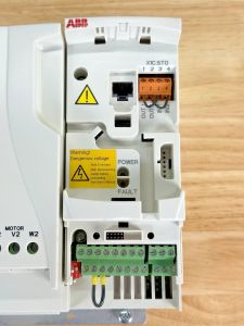 ABB VFD Variable Frequency Drive ACS355-03U-15A6-4 10 HP 480V 7.5 Kw