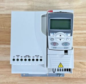 ABB VFD Variable Frequency Drive ACS355-03U-15A6-4 10 HP 480V 7.5 Kw