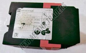 Schneider XPSAT5110 Safety Relay