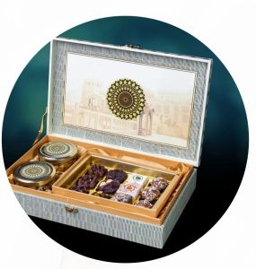 Royal Courtyard Gift Box