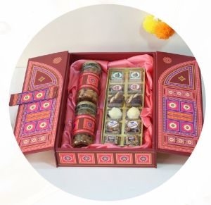 Royal Gateway Gift Box