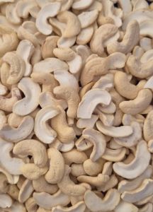 Loose JH Split Cashew Nuts