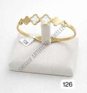 Elegant Clover Design Bangle with Mother of Pearl Inlay
