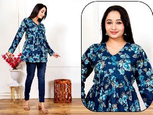 Ladies Full Sleeves Rayon Short Kurti