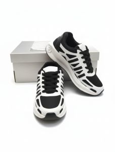 Lightweight Black and White Mens Sports Shoes