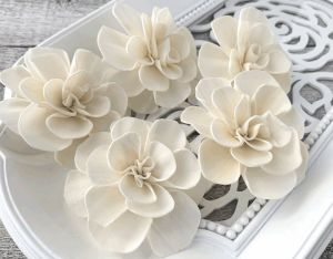 Maria Sola Wood Flower