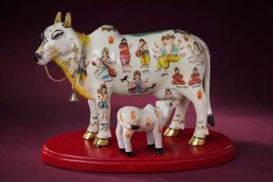 Vastu Kamdhenu Cow Statue