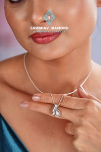 Elegant Design Pear Shape Solitaire Diamond Pendant