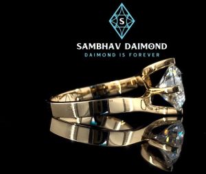Round Cut Diamond Engagement Ring