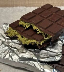 Kunafa Chocolate Bar