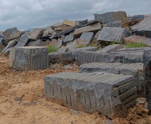 Black Granite Quarry Rough Granite Blocks