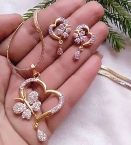 Ladies Artificial Pendant Set