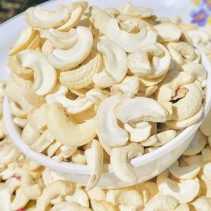 W240 Split Cashew Nuts