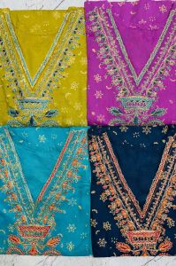 Ladies Multicolour Thread Embroidered V-Neck Cotton Kurti